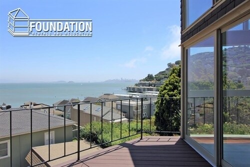 Beautiful 2BR/2BA Top Floor Flat! Views o... - Beautiful 2BR/2BA Top Floor Flat!  Views o...