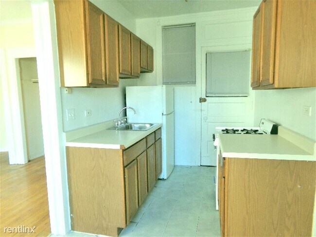 Building Photo - 6812 N Lakewood Ave
