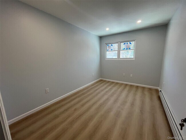 Foto del edificio - 34-22 Brookside St