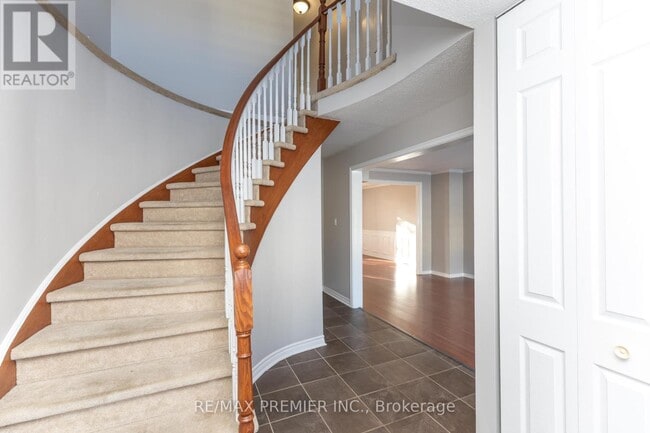 Photo du bâtiment - 49 Bassett Blvd