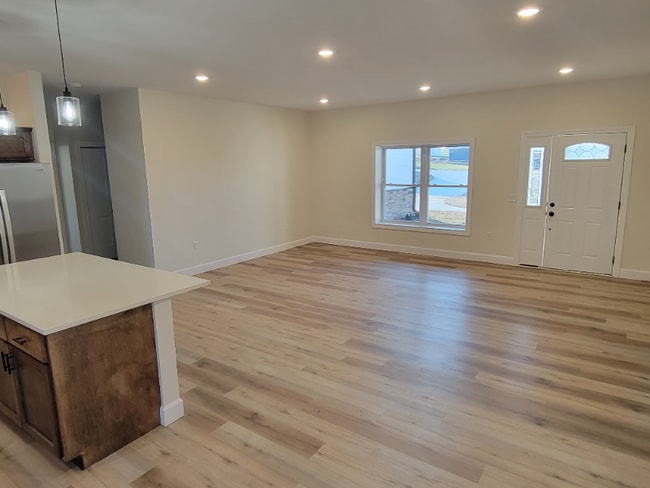 Building Photo - 504 Brian St