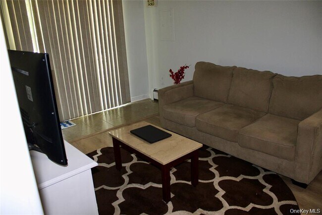 Foto del edificio - 24 Chestnut Ln