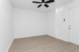 Building Photo - 16016 Green Manor Dr