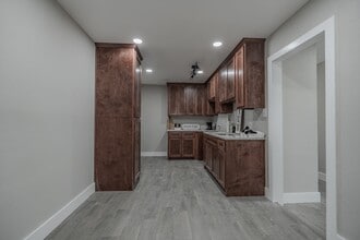 Building Photo - 2127 Strawberry Rd