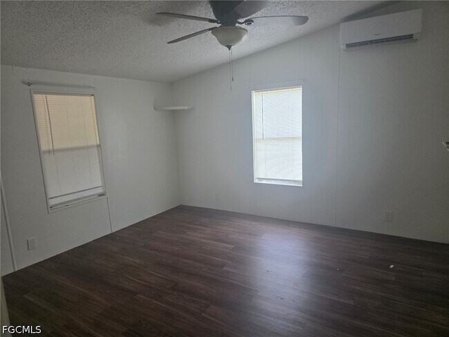 Foto del edificio - 425 Tanner Rd