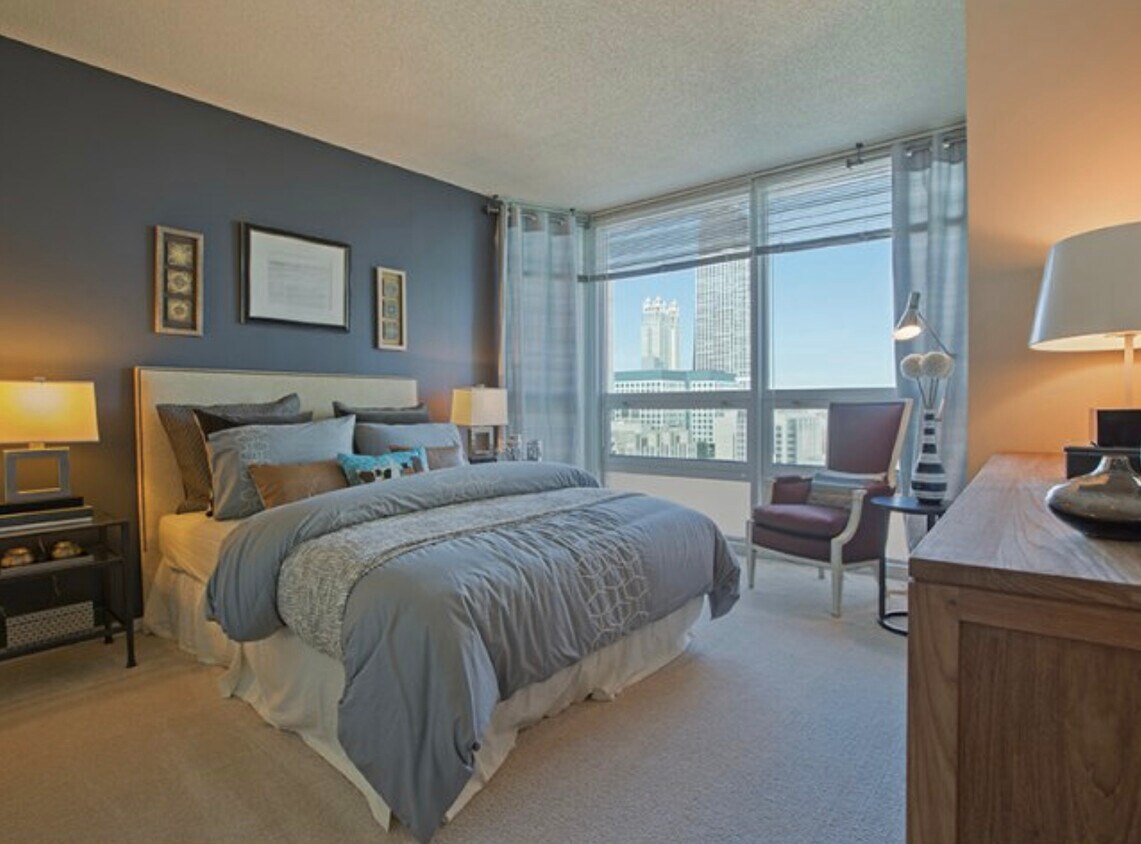Foto principal - 353 E Grand Ave