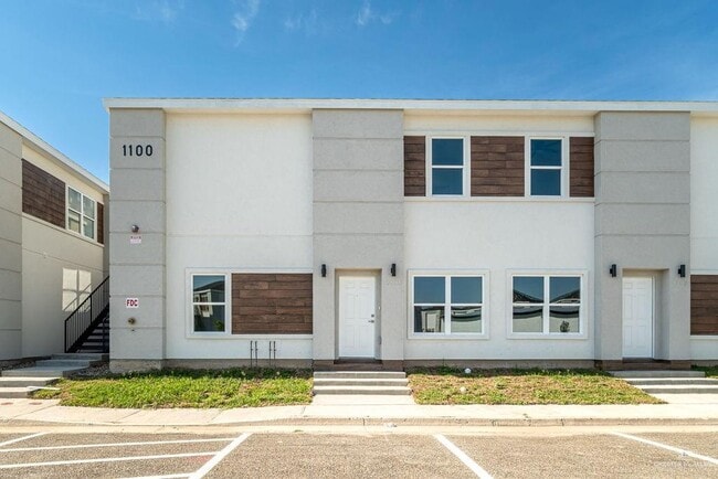 Building Photo - 15 E Yuma Ave