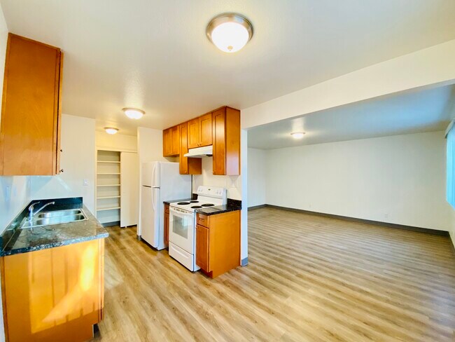 Building Photo - 1713 Ross Cir
