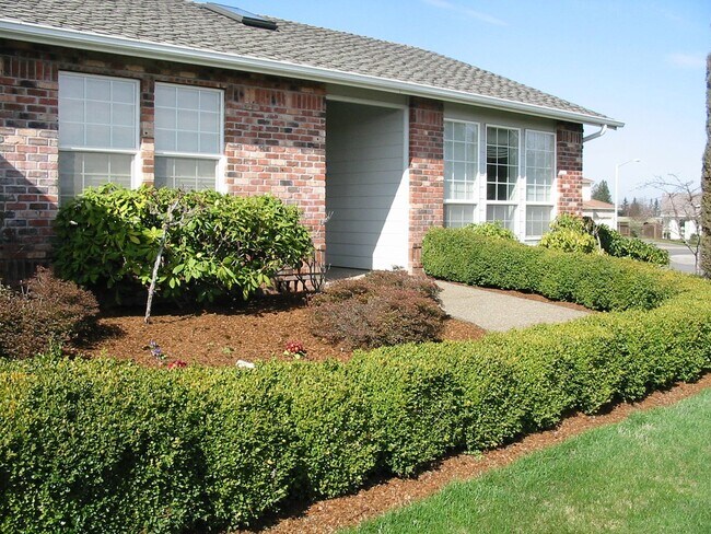 Building Photo - BEAUTIFUL 3 BEDROOM 2 BATH HOUSE LOCATED I...