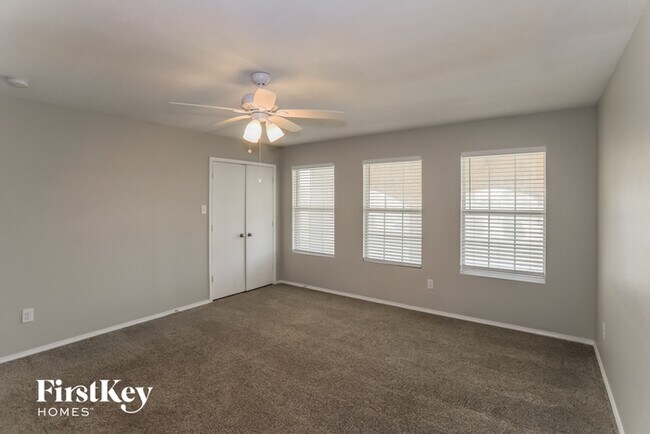 Building Photo - 10021 Fox Hill Dr