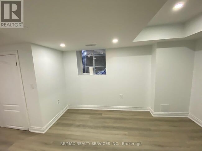 Photo du bâtiment - 76 Boathouse Rd