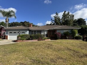 Building Photo - 833 Hugo Reid Dr