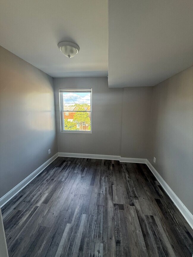 Foto del edificio - 451 Burbank St SE