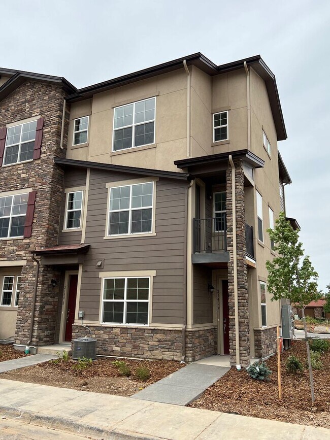 Foto del edificio - Stunning New 4 Bedroom, 3.5 Bath Townhome-...