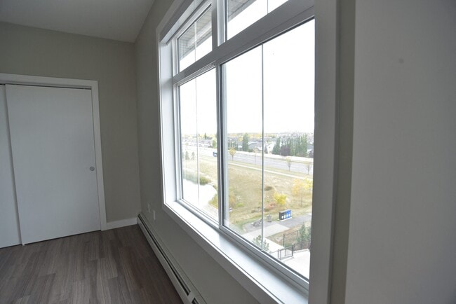 Building Photo - Aqua