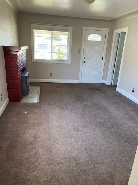 Living room - 4808 N Howard St
