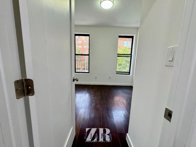 Foto del edificio - 2 bedroom in Brooklyn NY 11217