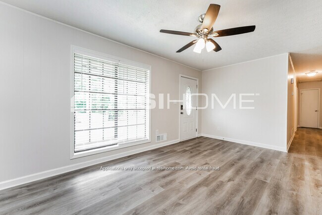 Building Photo - 112 Springwood Valley Rd