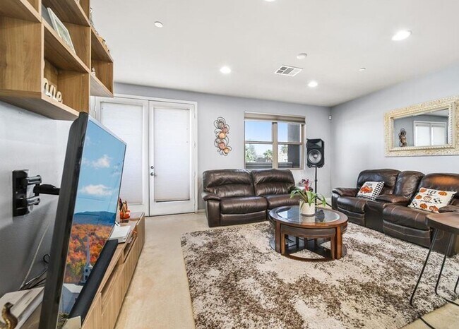 Foto del edificio - 801 S Anaheim Blvd