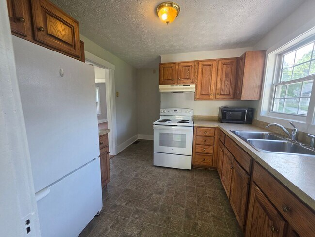 Foto del edificio - Kent 3 bedroom 1 bath Single Family Home