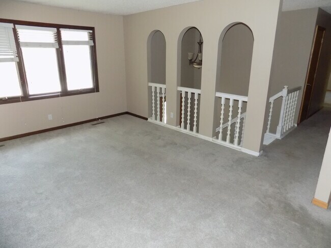 Foto del edificio - 6012 Fleetwood Dr