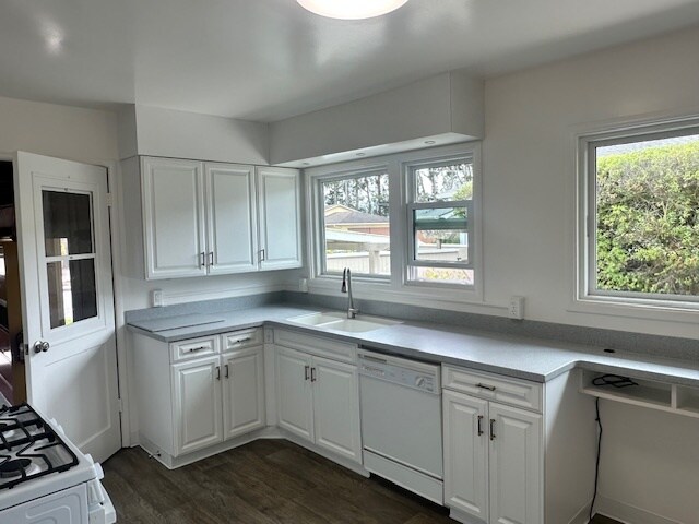 Kitchen from hallway - 2650 Fleetwood Dr