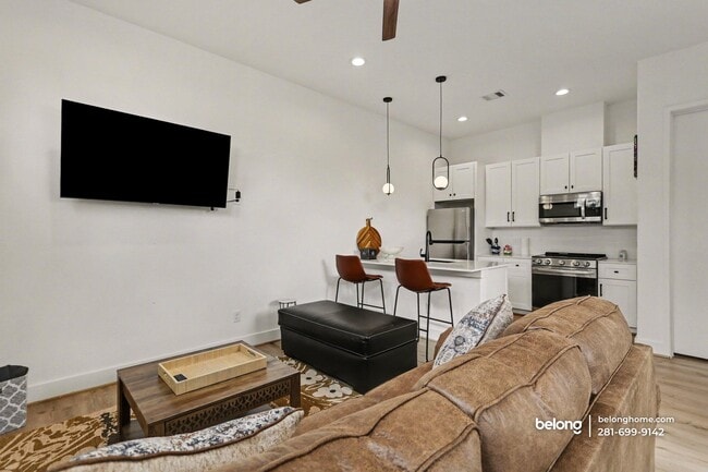 Building Photo - 203 Danna Ln