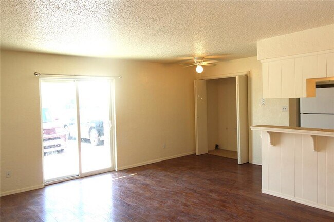 Foto del edificio - 1315 Glen Oaks Ct