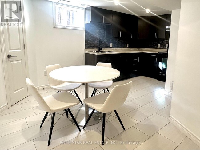 Building Photo - 38 Clarendon Ave