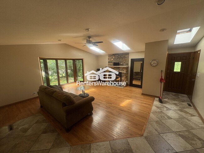 Foto del edificio - 3500 Yukon Ave N