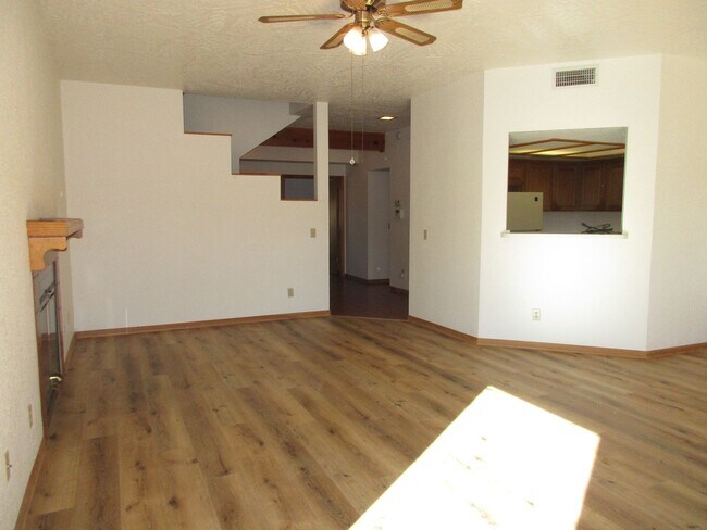 Foto del edificio - Unfurnished, 1-year long-term rental