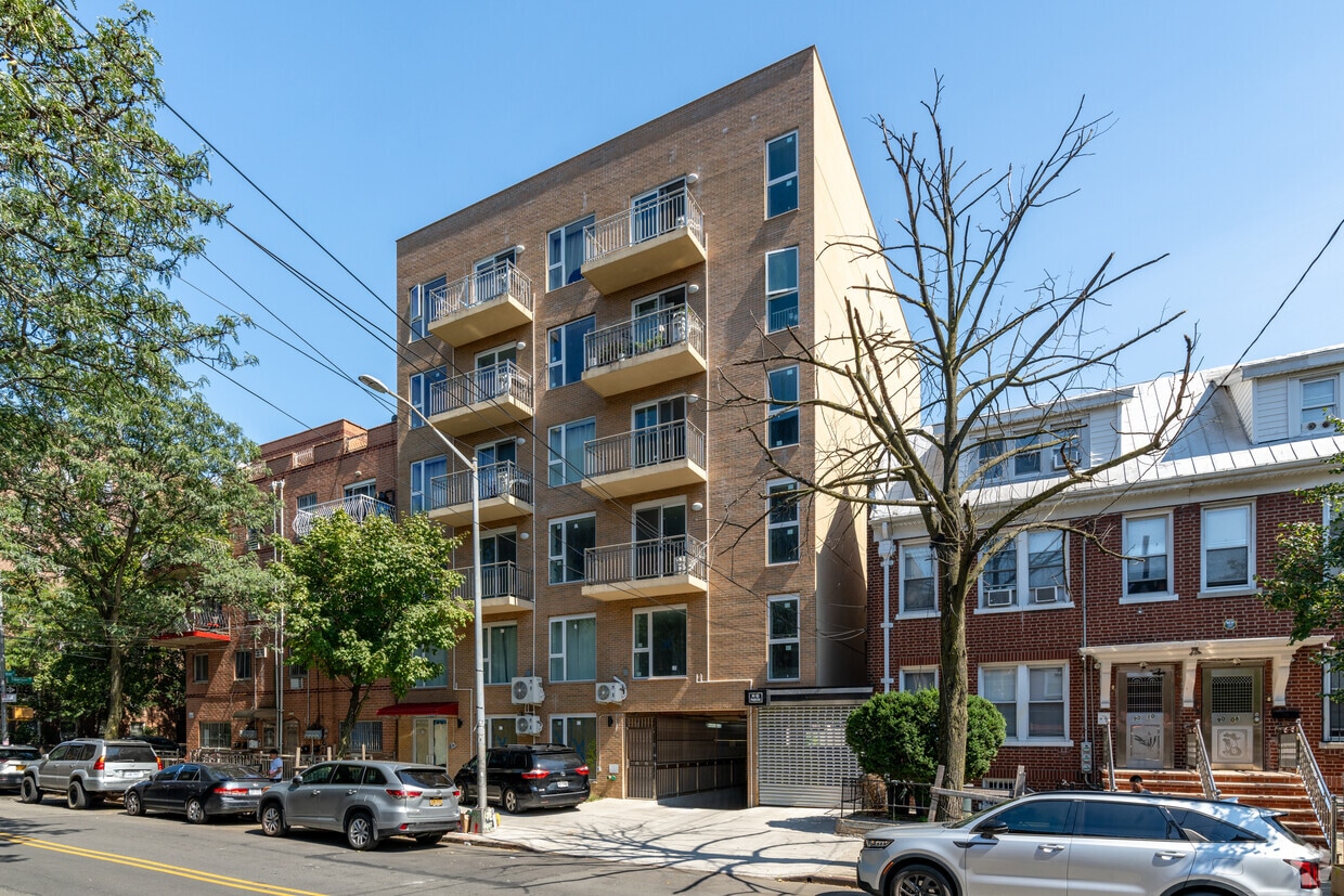 Primary Photo - 90-12 Whitney Ave