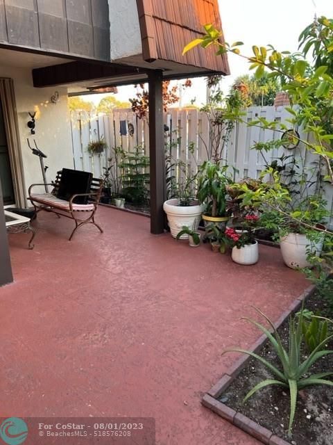 Foto del edificio - 6444 Red Pine Ln