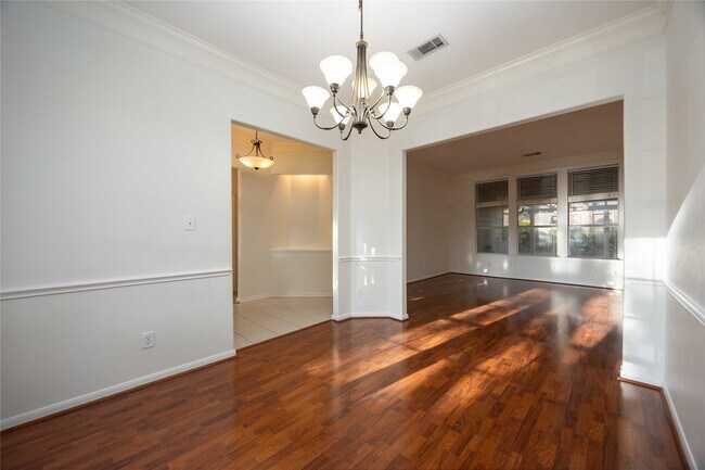 Foto del edificio - 8615 Saratoga Dr