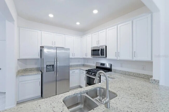 Foto del edificio - 3 Bedroom 2 Bath Townhome in AMENITY RICH Lorraine Lakes