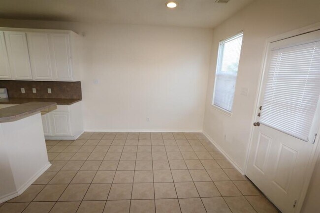 Building Photo - 17215 Oakwood Chase Dr