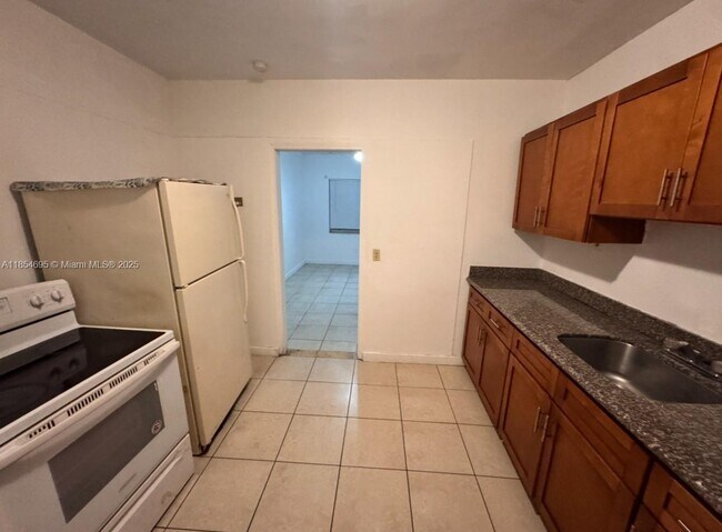 Foto del edificio - 2410 NW 34th St
