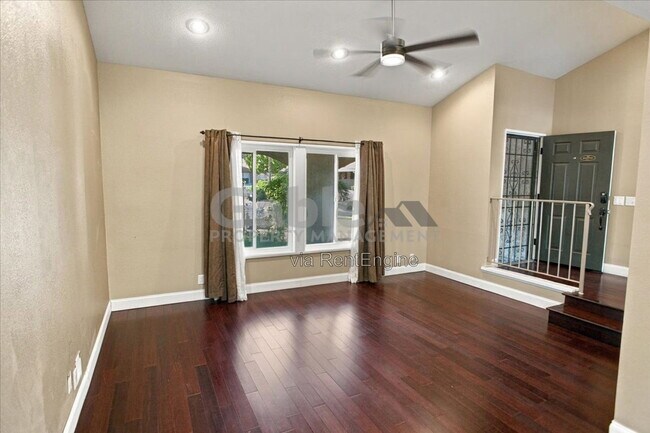 Building Photo - 21748 Grovepark Dr