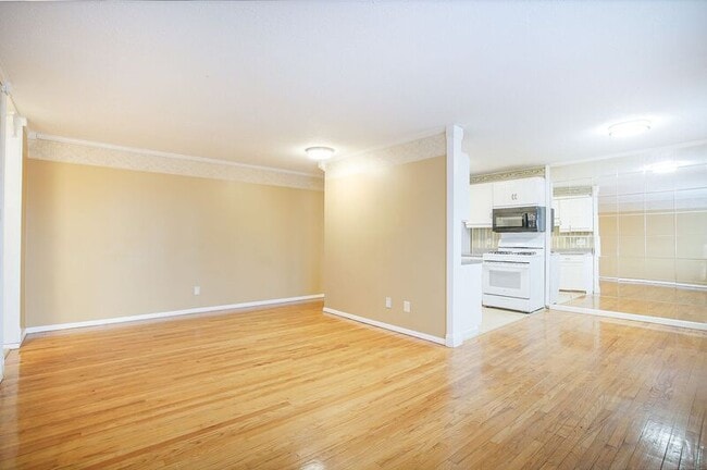 Foto del edificio - 261 Regency Park Dr