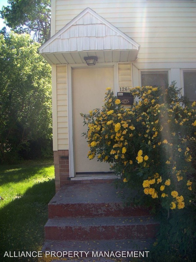 Primary Photo - 126-126 E Main St