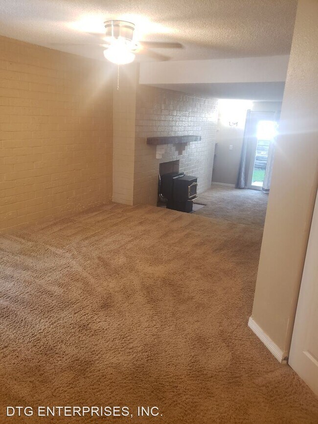 Building Photo - 2 br, 2 bath House - 1679 Deer Creek Road