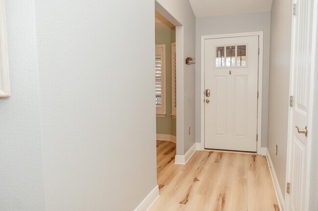 Foto del edificio - 2200 Jernigan Dr