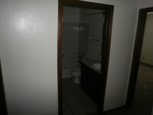 Foto del edificio - 224-226 Skylark Ct