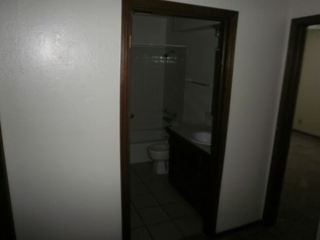 Building Photo - 224-226 Skylark Ct
