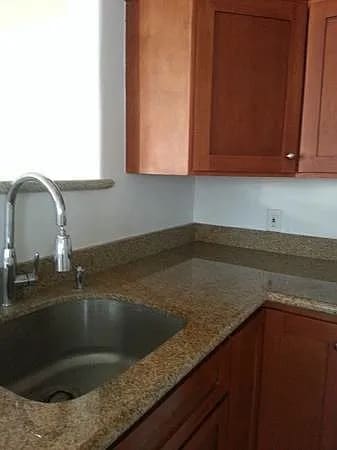 Foto del edificio - 136 E 21ST ST