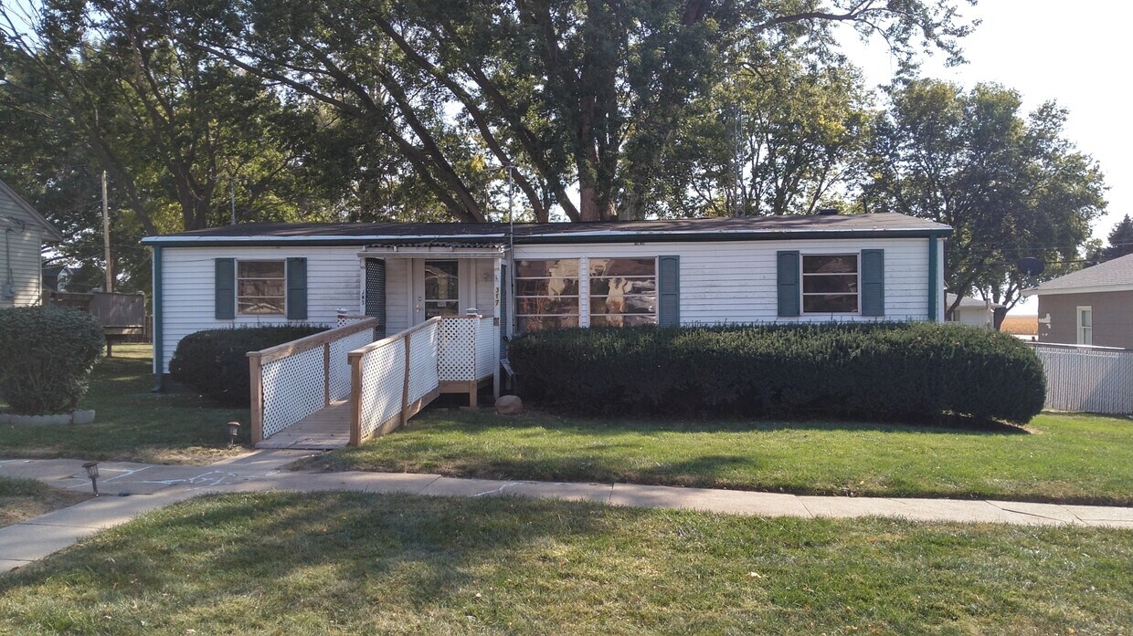 Foto principal - 317 W Elm St