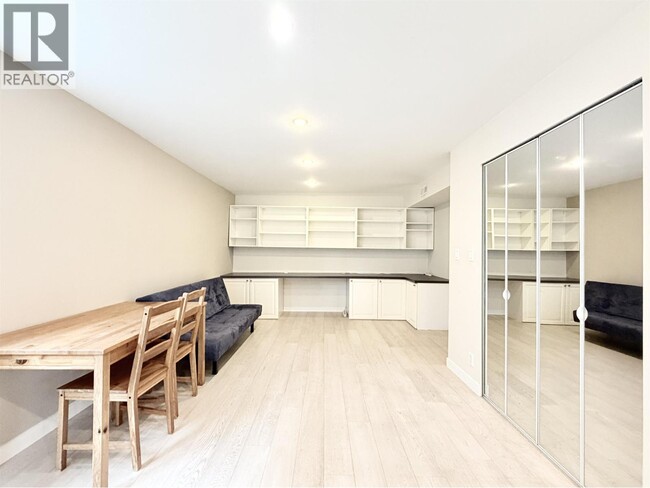 Photo du bâtiment - 7760 Decourcy Crescent