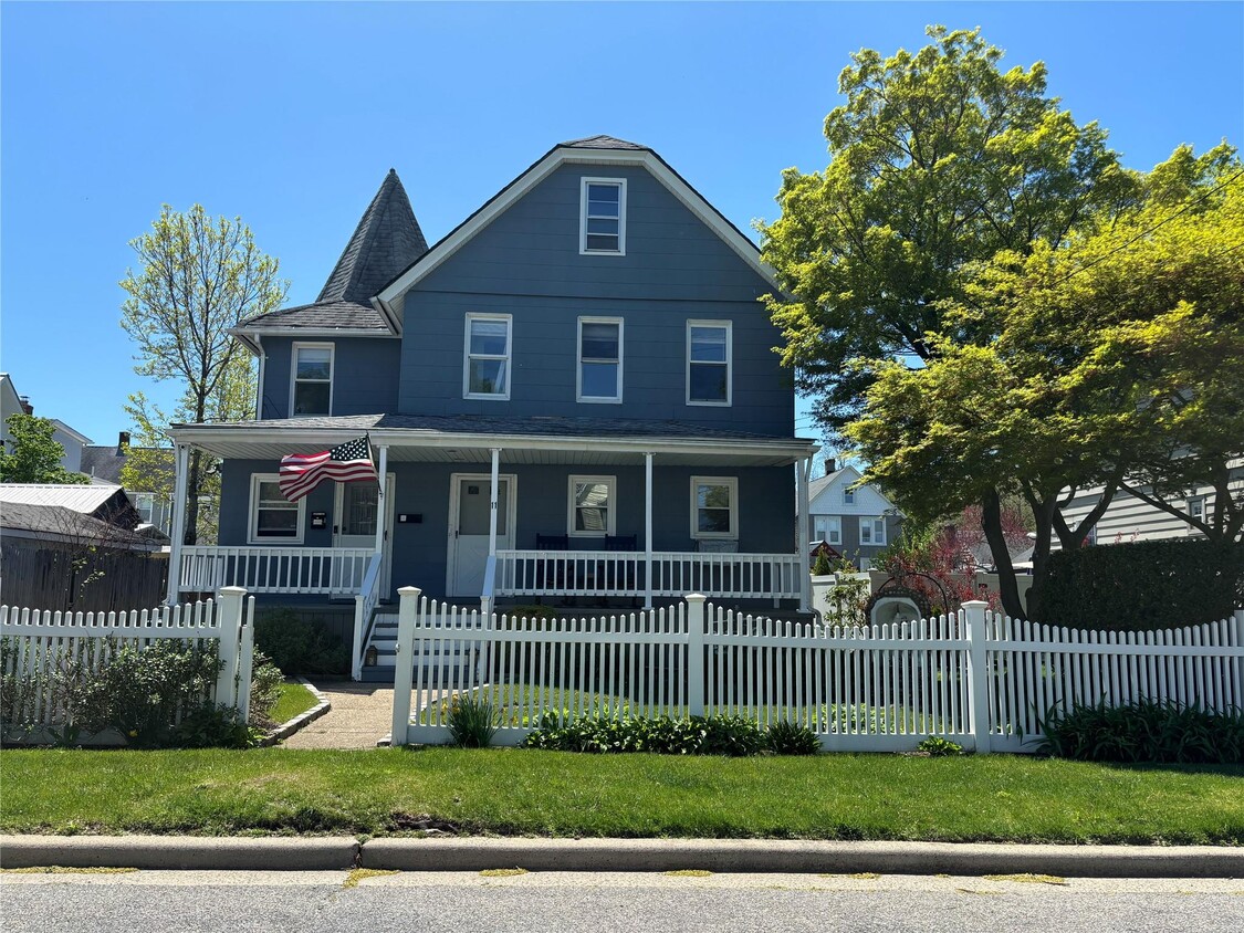 Primary Photo - 11 Walnut Pl