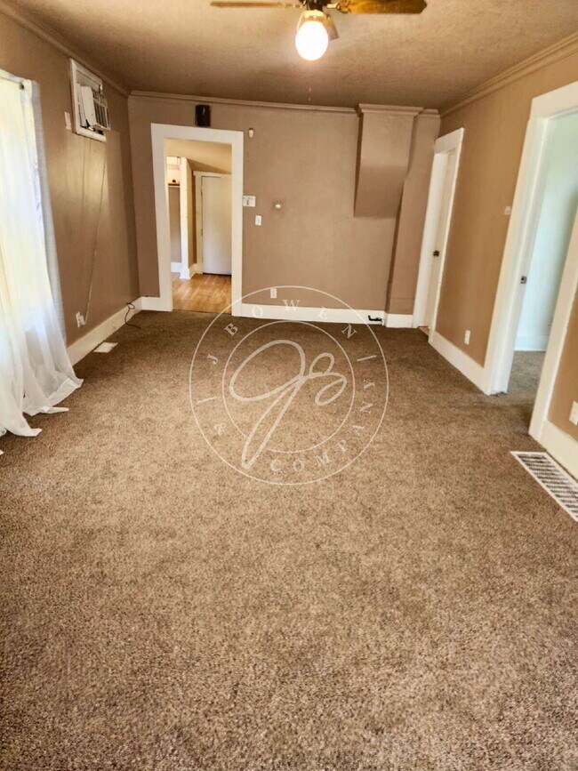 Foto del edificio - 2 Bedroom | 1 Bathroom | Fenced Yard | Detached Garage