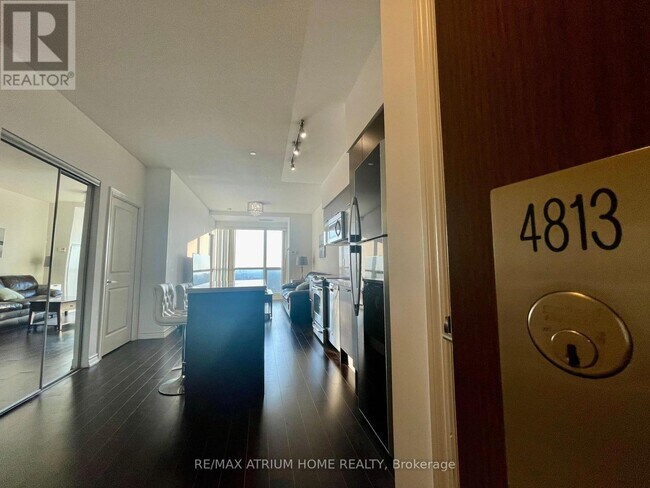 Photo du bâtiment - 386-4386 Yonge St
